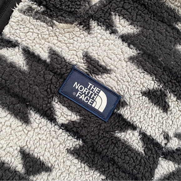 The North Face Hooded Fleece Jumper - Picture 3 of 4